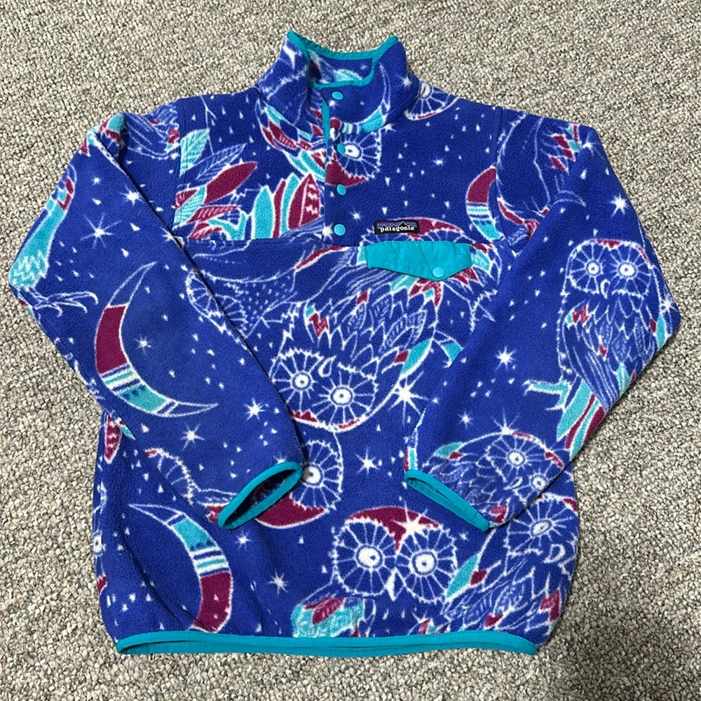 Fun color and pattern. Cozy and comfy Patagonia pullover fleece jacket Size XXS.